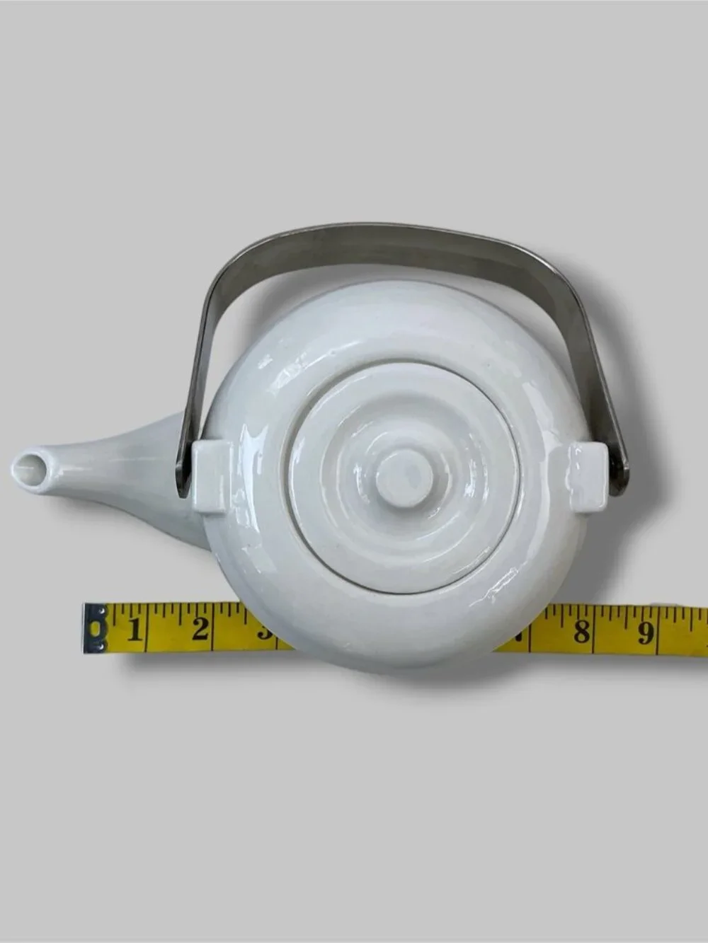 OmniWare Teapot Before Spout Strainer Fold Down Stainless Handle 32 OZ White
